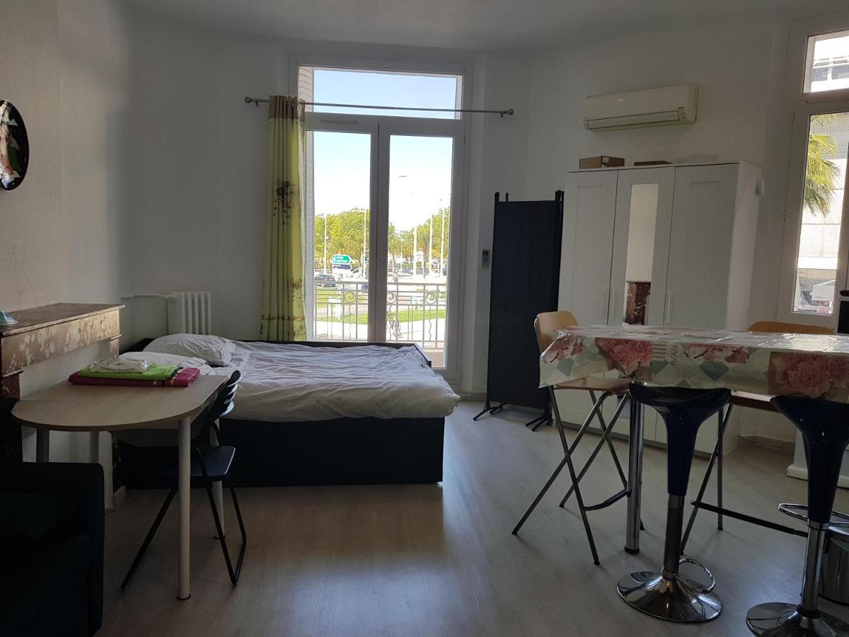 Studio With Sea View For 2 People Toulon Exterior photo